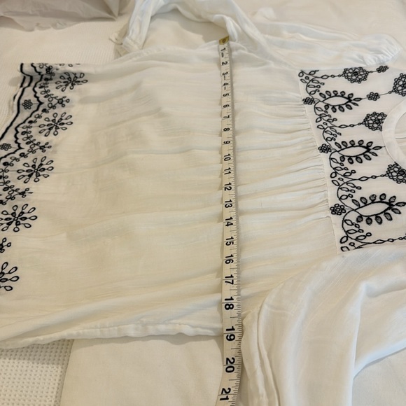 Lucky Brand Blouse, White Flowy with Navy Detail | Size M - Picture 10 of 12